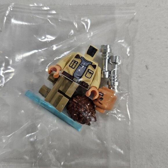 Lego Star Wars Rowan - Tan Jacket Minifigure With White Helmet And Lightsaber - Picture 1 of 3